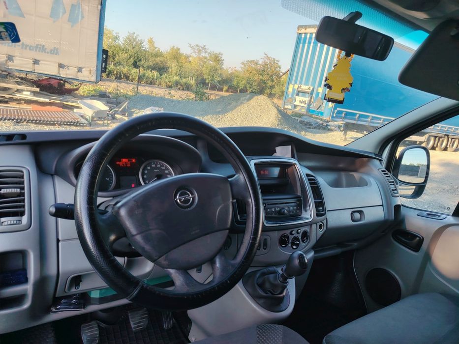 Vând opel vivaro