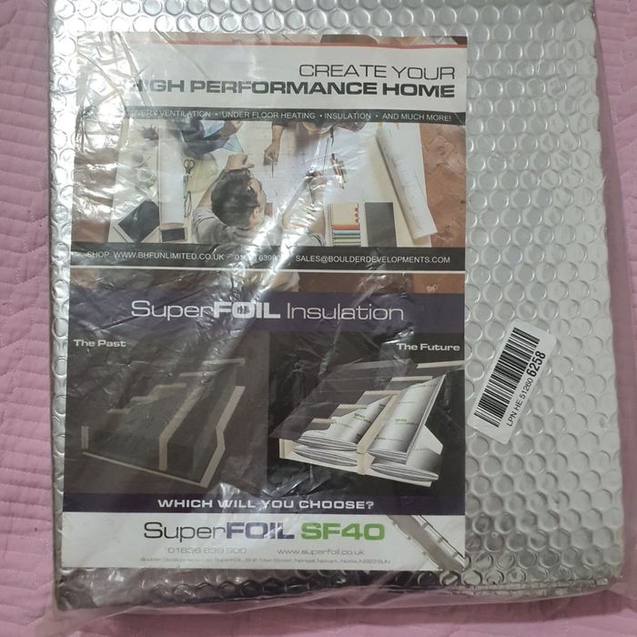 Folie reflectorizantă de izolație pentru radiatoare