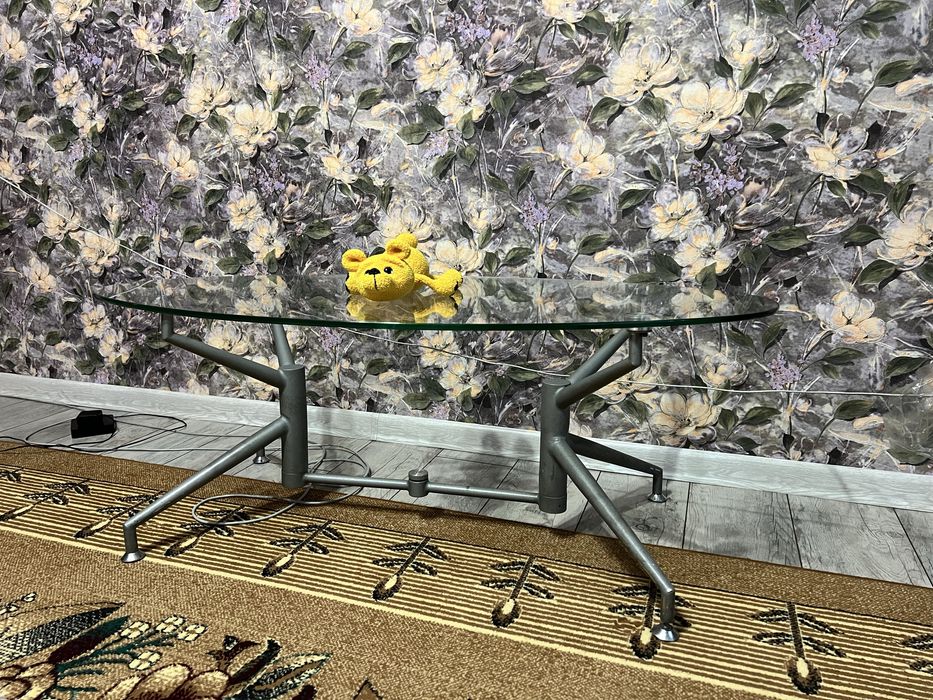 Пролам стекоянный стол