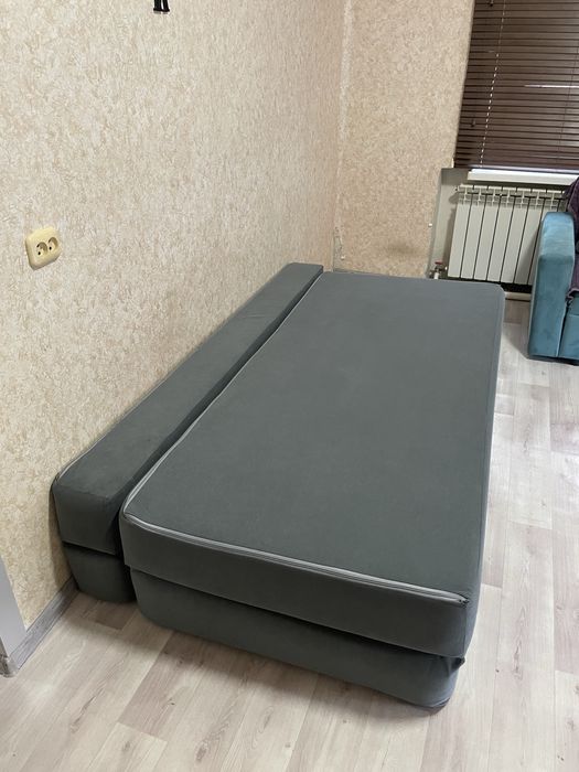 Безкаркасный диван