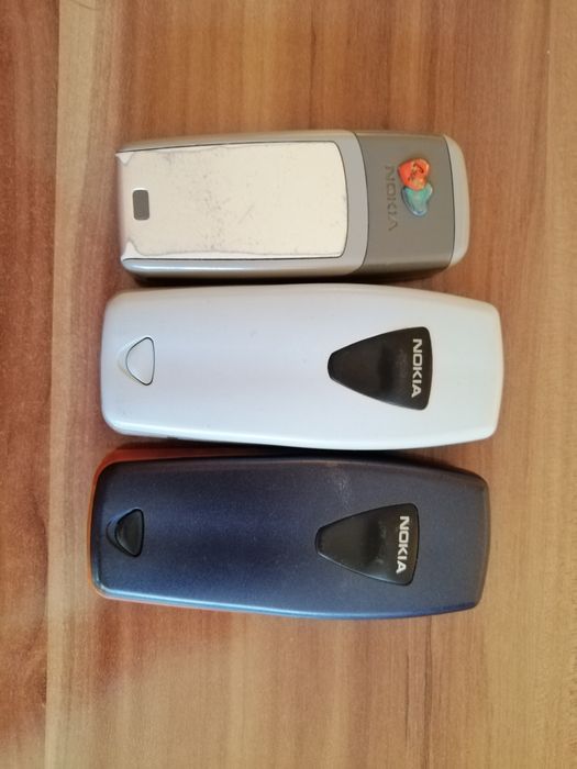 Телефони за части