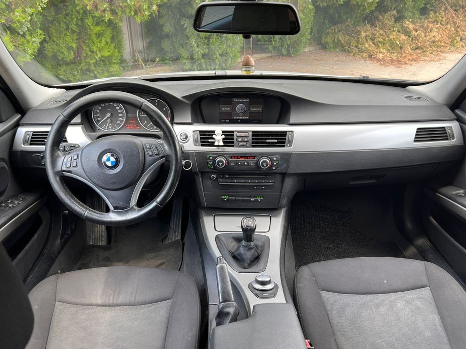 Vând BMW e90 320d 2008