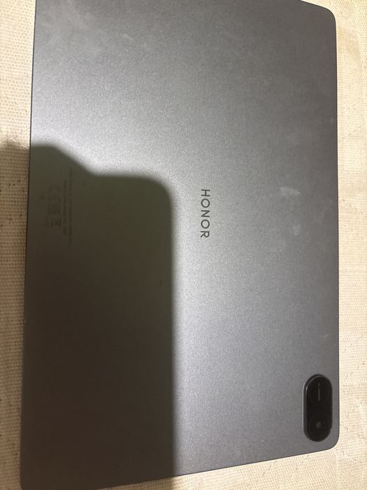 Tableta Honor nou nouta am cuparato si merge bine poti sa te joci pe a