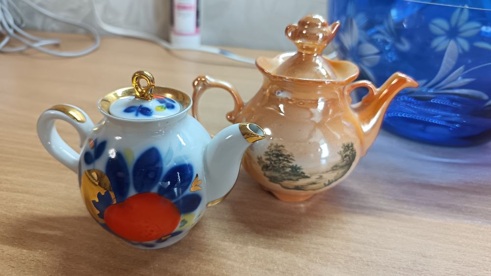 Фарфоровые чайники