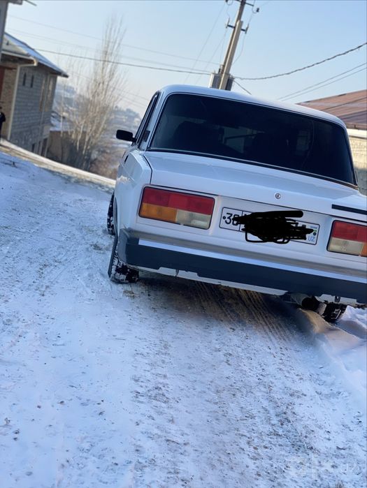 Vaz 2107 sotiladi