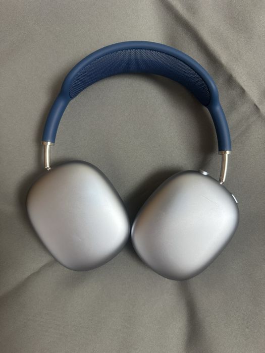 Продаю AirPods Max