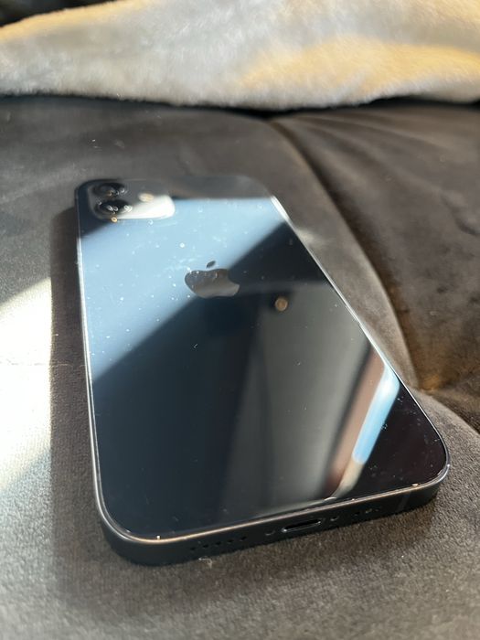 iPhone 12 128GB като нов +7калъфа и 3 неизползвани протектора