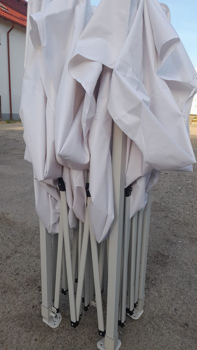 Corturi și mese pliabile