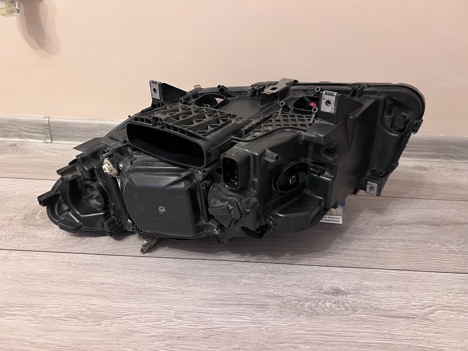 Far dreapta + Stop dreapta Bmw F10 LCI - Originale- De Europa!