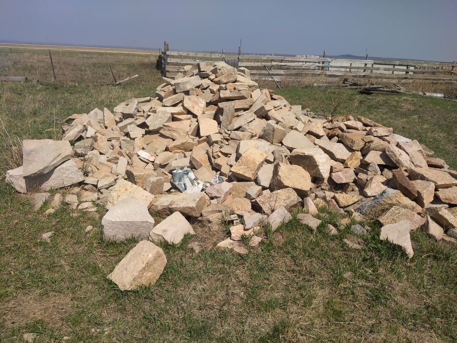 Продам камни под фундамент