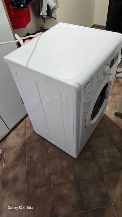 Пералня със сушилня Индезит