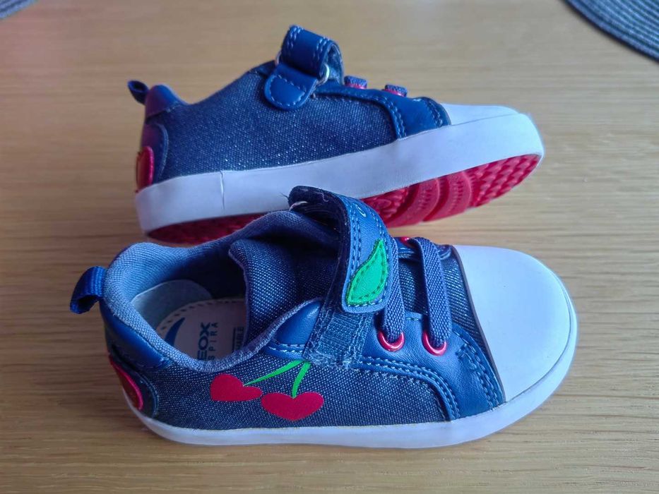 Бебешки кецове Geox, размер 22, като нови.