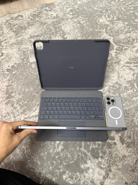 Ipad pro 2022 wifi+5g вместе с клавиатурой