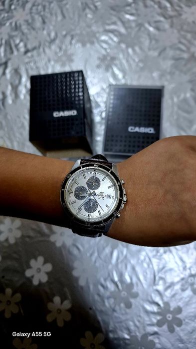 Продаю наручные часы Casio Edifice