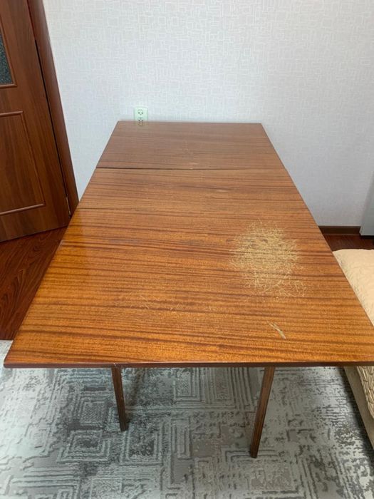 Продам стол книжку