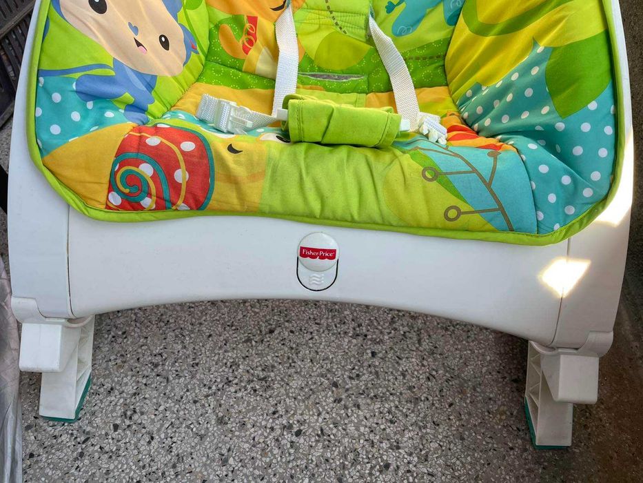 Бебешки шезлонг/столче с вибрация на Fisher Price.