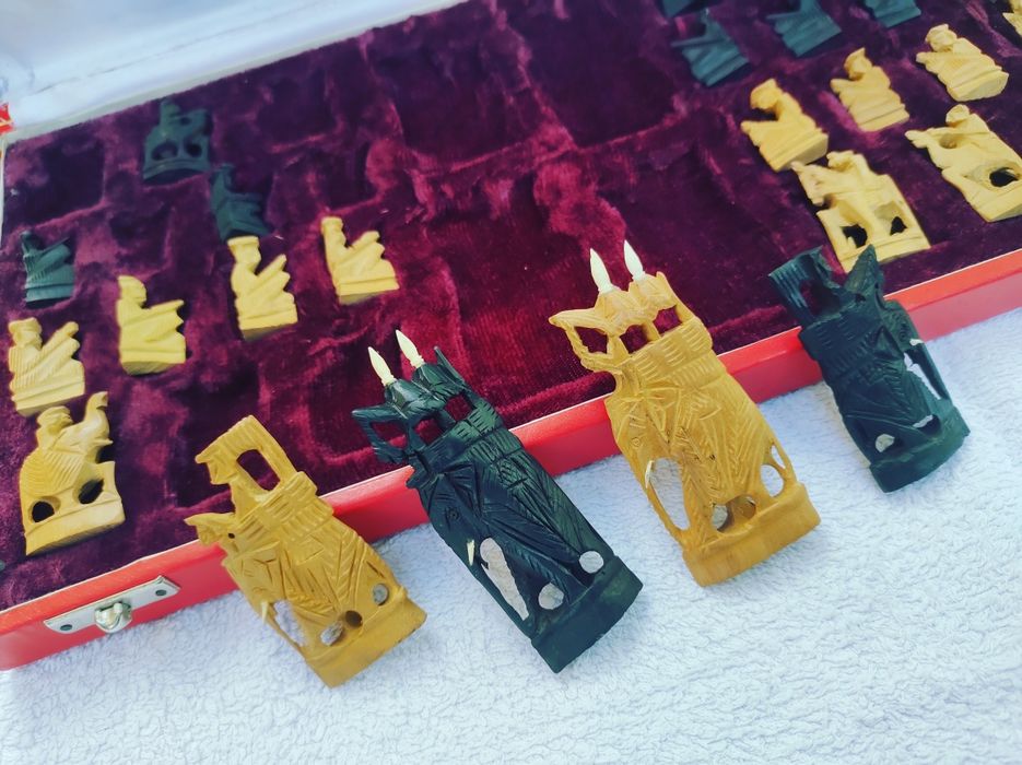 Занаятчийски, индийски шахматни фигури от абанос, ръчна изработка