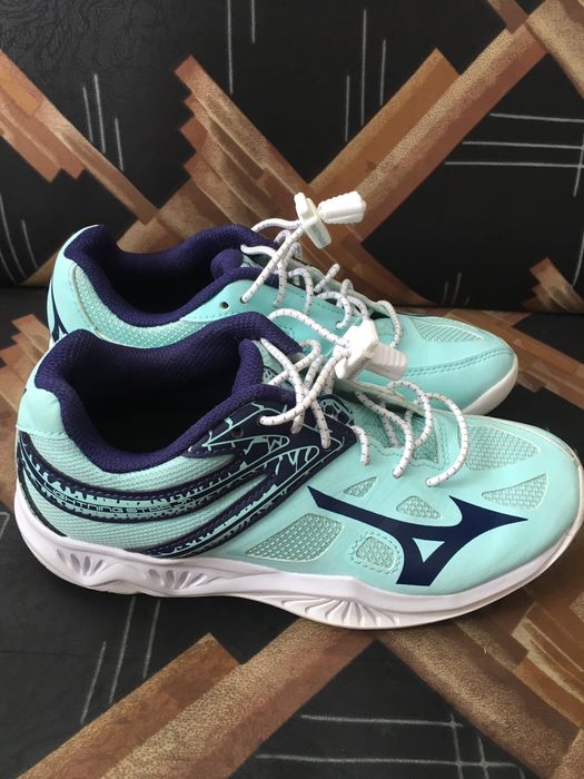 MIZUNOдетски маратонки35и33н. Много здрави и удобни за крака м-ки.