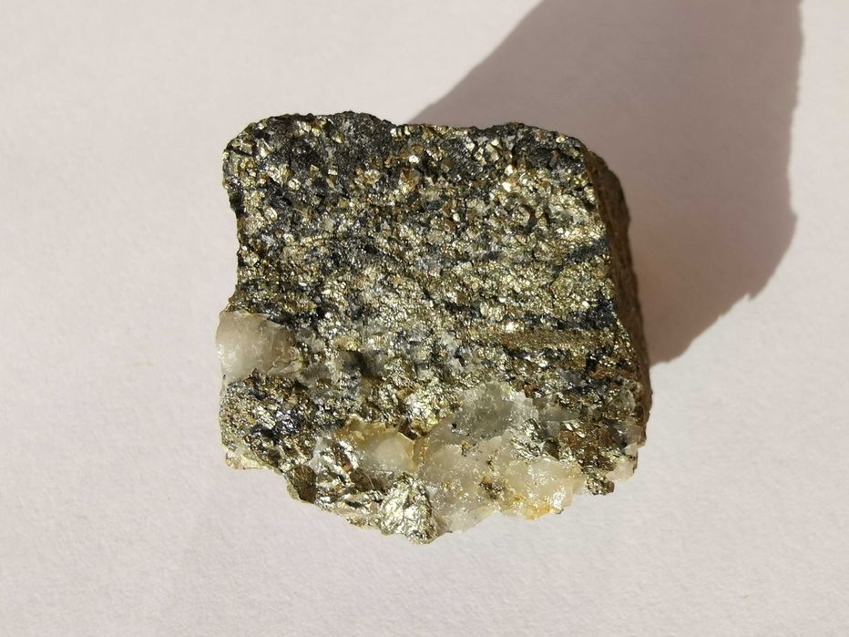 Тюркоаз Калцит Апатит Вкаменено дърво Кварц Борнит Пирит Ахат Кристали