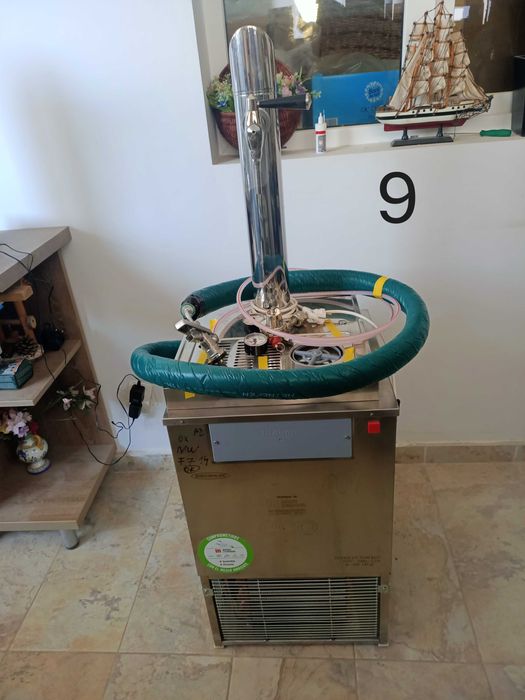 Dozator de bere portabil. Cititi descrierea completa.