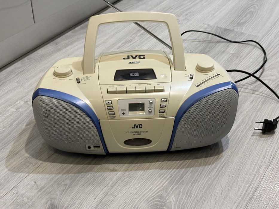 Radio casetofos cu cd