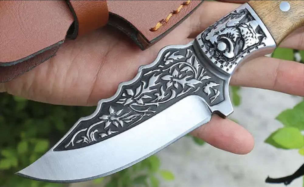 Ловен нож за дране на животни с кожена кания подходящ за ловци