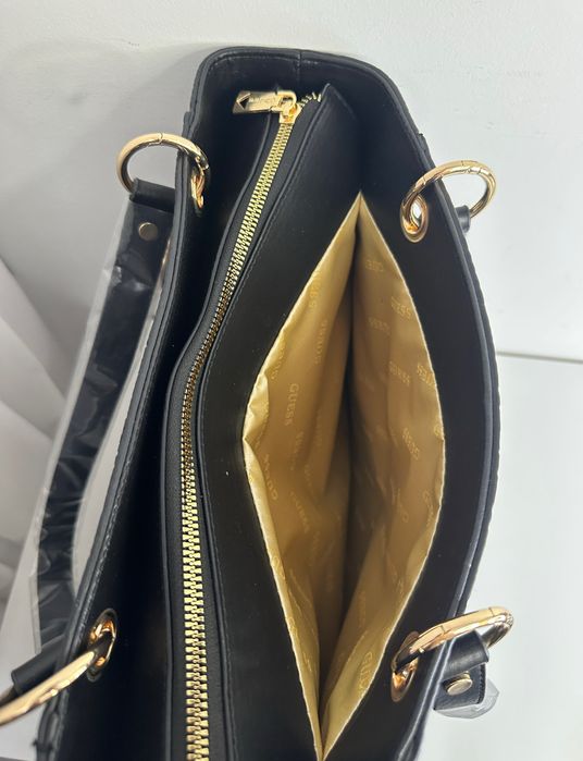 Geantă neagră Guess