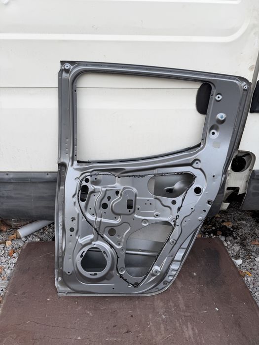 Врата Mitsubishi L200 2015 год.-