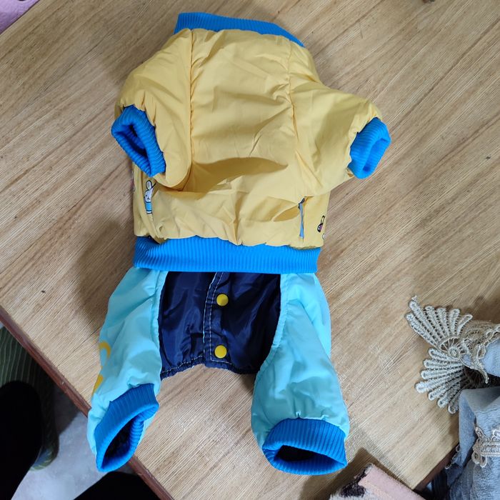 Продам комбинезон на маленькую собачку