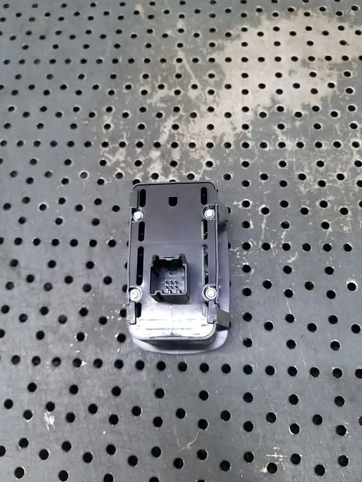 Buton geam electric dreapta fata maserati ghibli m157 670025405