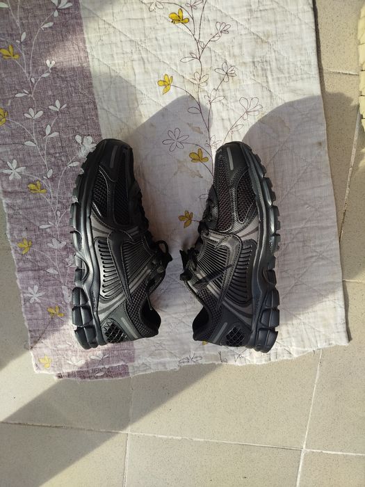 Продам Nike Zoom Vomero 5. 42.5 размер