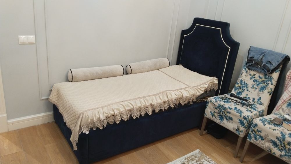 Кровать с матрасом