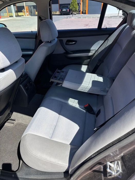 BMW Seria 3 Vând BMW Seria 3, model E90, 2006, motorizare 2.0 benzină