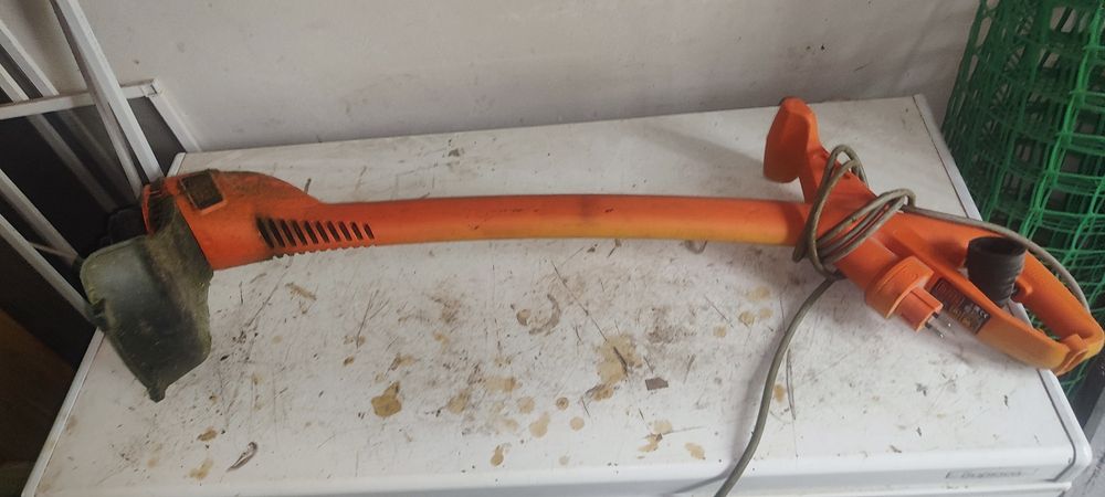 Продам электро триммер black&Decker
