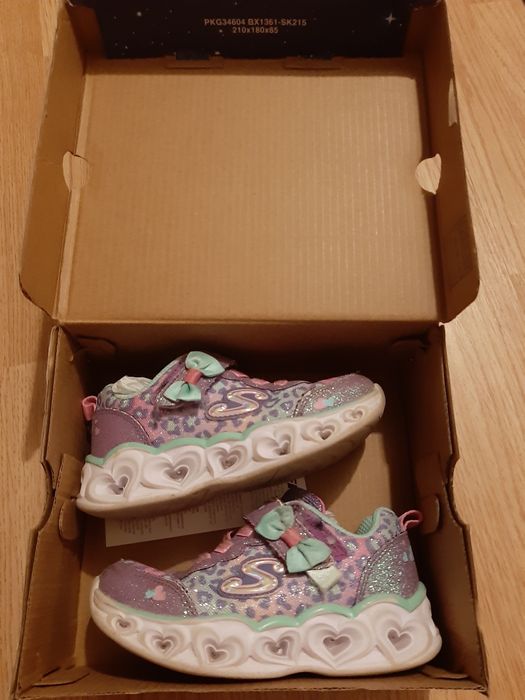 Adidasi Skechers fete marimea 25 fara lumini, folosiți