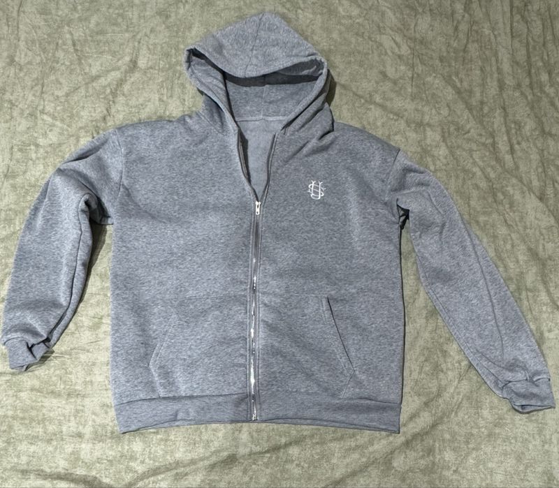 Продам кофту (новая)