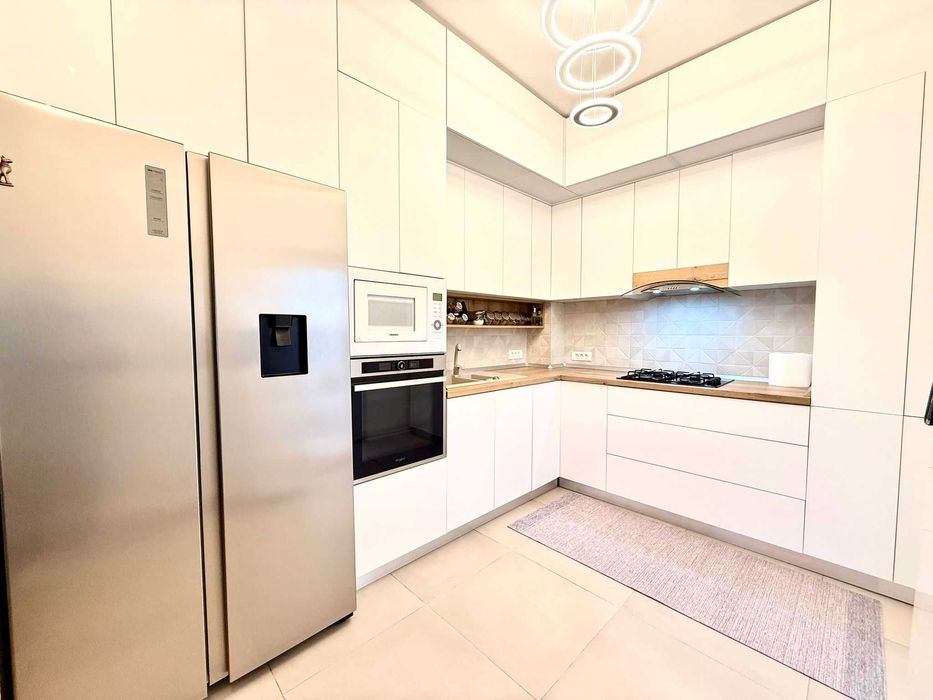 Casa / Vila 205 mp, 5 camere cu bai proprii, curte, Eforie Nord