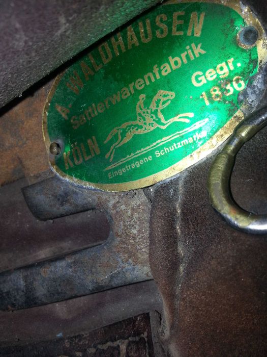 Старо  седло за кон  от естествена кожа .   18 век. Германия.