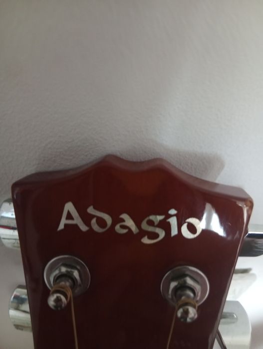 Продам гитару Adasio