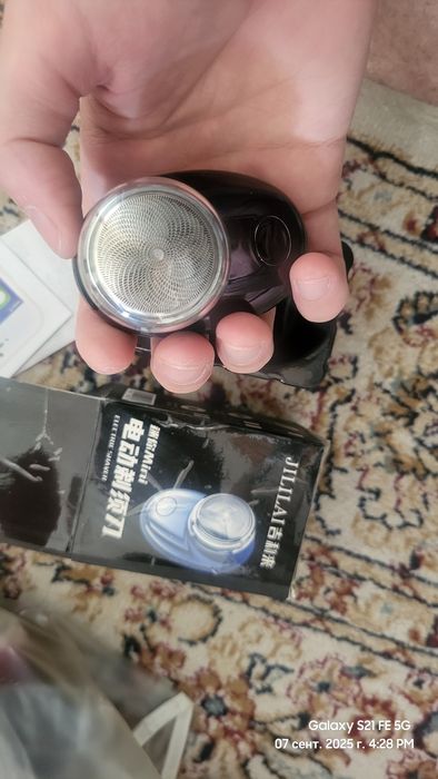 Продам эл.бритвы 2 штуки новые