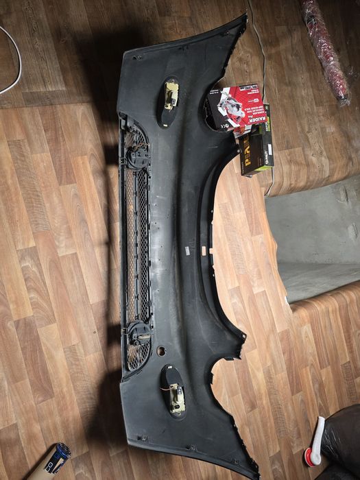 Предна броня VW New Beetle + решетки + 2 халогена (черна)