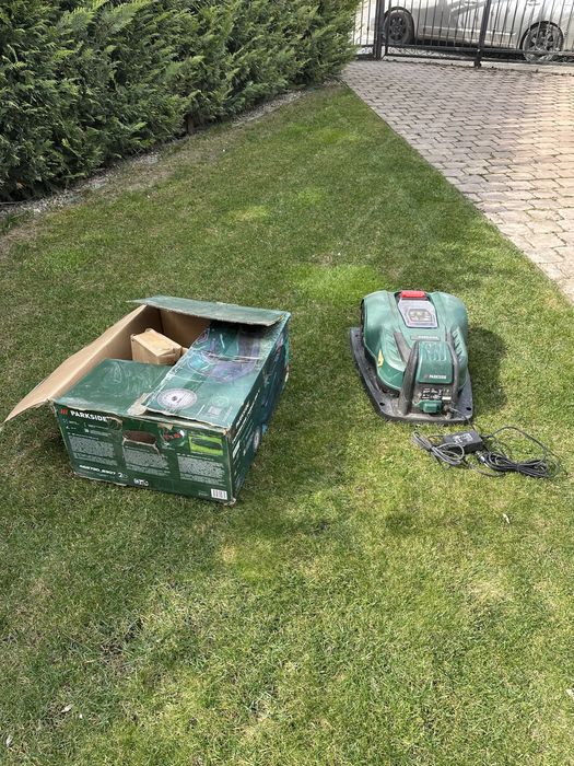 Robot pentru tuns gazonul