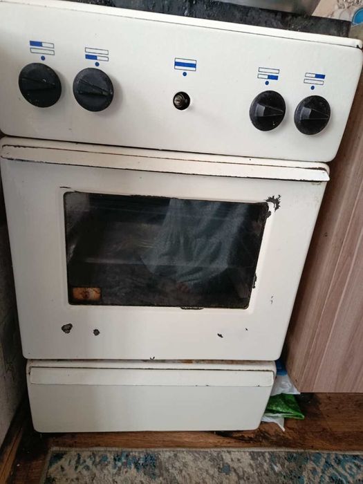 Televizor va gaz plita