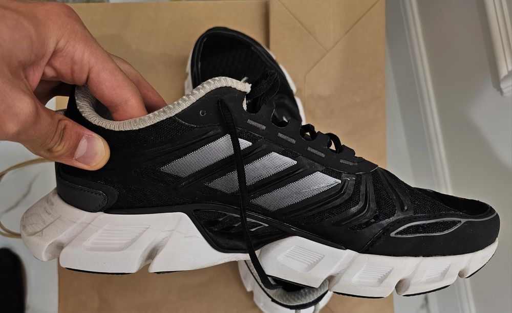 Кроссовки Adidas беговые