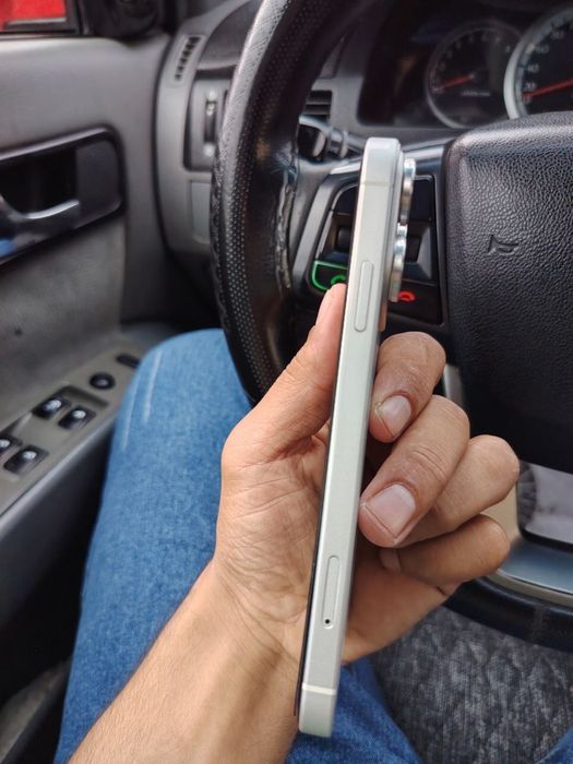 Iphone Xr 17 korpusda telefon sotiladi
