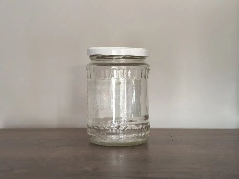 Големи буркани на винт - два модела.