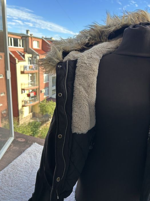 Дамско зимно яке с пухена качулка