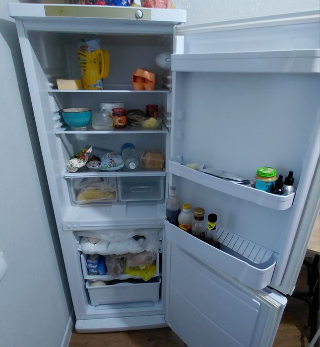 Продам 2х камерный холодильник