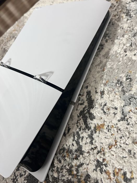 Vand ps 5 Slim 1TB sau schimb cu ps 4 pro