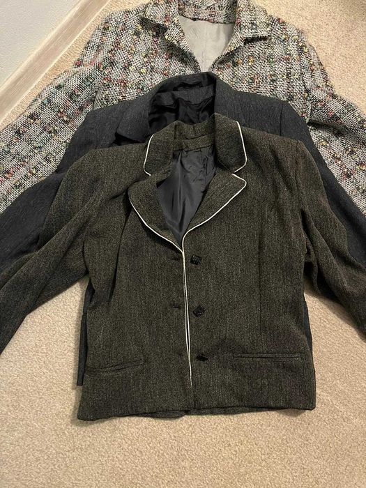 Sacou haina geaca super oferta 35 lei/bucata  SE VAND TOATE LA 200